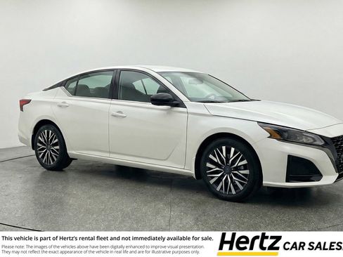 Used 2025 Nissan Altima 2.5 SV image 1