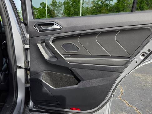 Used 2023 Volkswagen Tiguan SE R-Line image 53