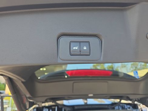 Used 2025 Nissan Rogue SV FWD image 28