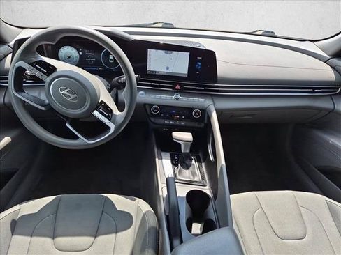 Used 2024 Hyundai Elantra SEL FWD image 17