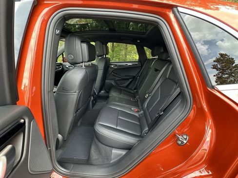 Certified 2025 Porsche Macan AWD/4WD image 18