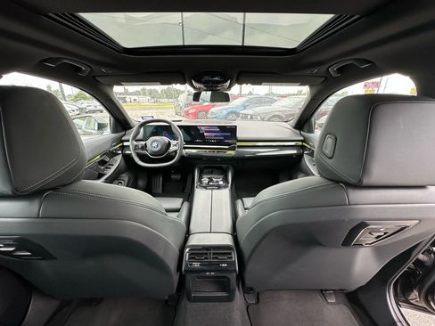 Used 2024 BMW i5 eDrive40i image 15