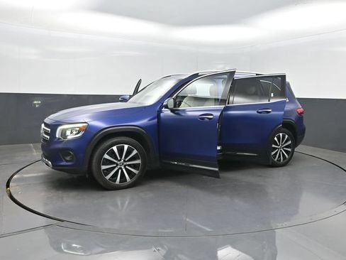 Used 2020 Mercedes-Benz GLB 250 w/ Premium Package image 37