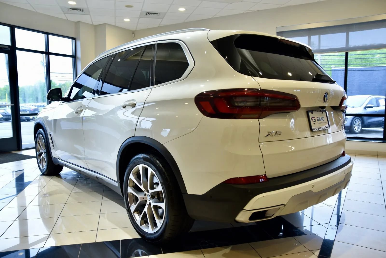 Used 2022 BMW X5 xDrive40i w/ Premium Package AWD/4WD image 4