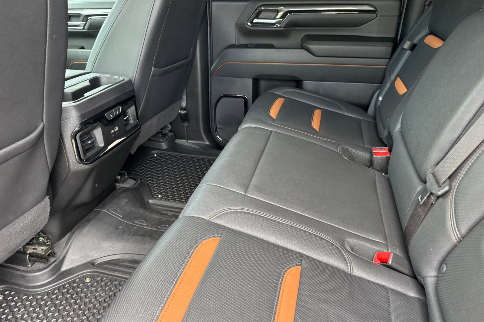 Used 2024 GMC Sierra 2500 AT4 w/ AT4 Premium Plus Package AWD/4WD image 12