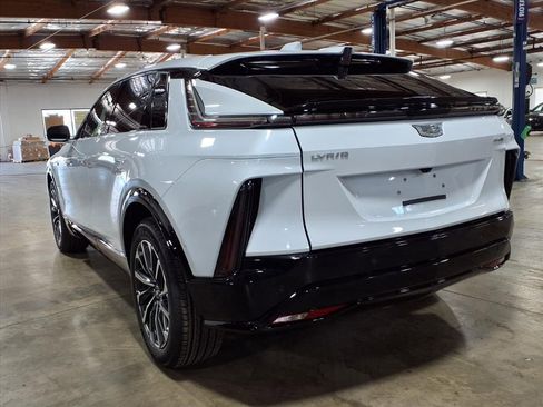 New 2026 Cadillac Lyriq Sport RWD image 10
