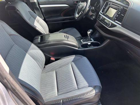 Used 2015 Toyota Highlander Plus FWD image 19