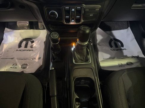 Used 2023 Jeep Wrangler Unlimited w/ Sun & Screen Package image 18