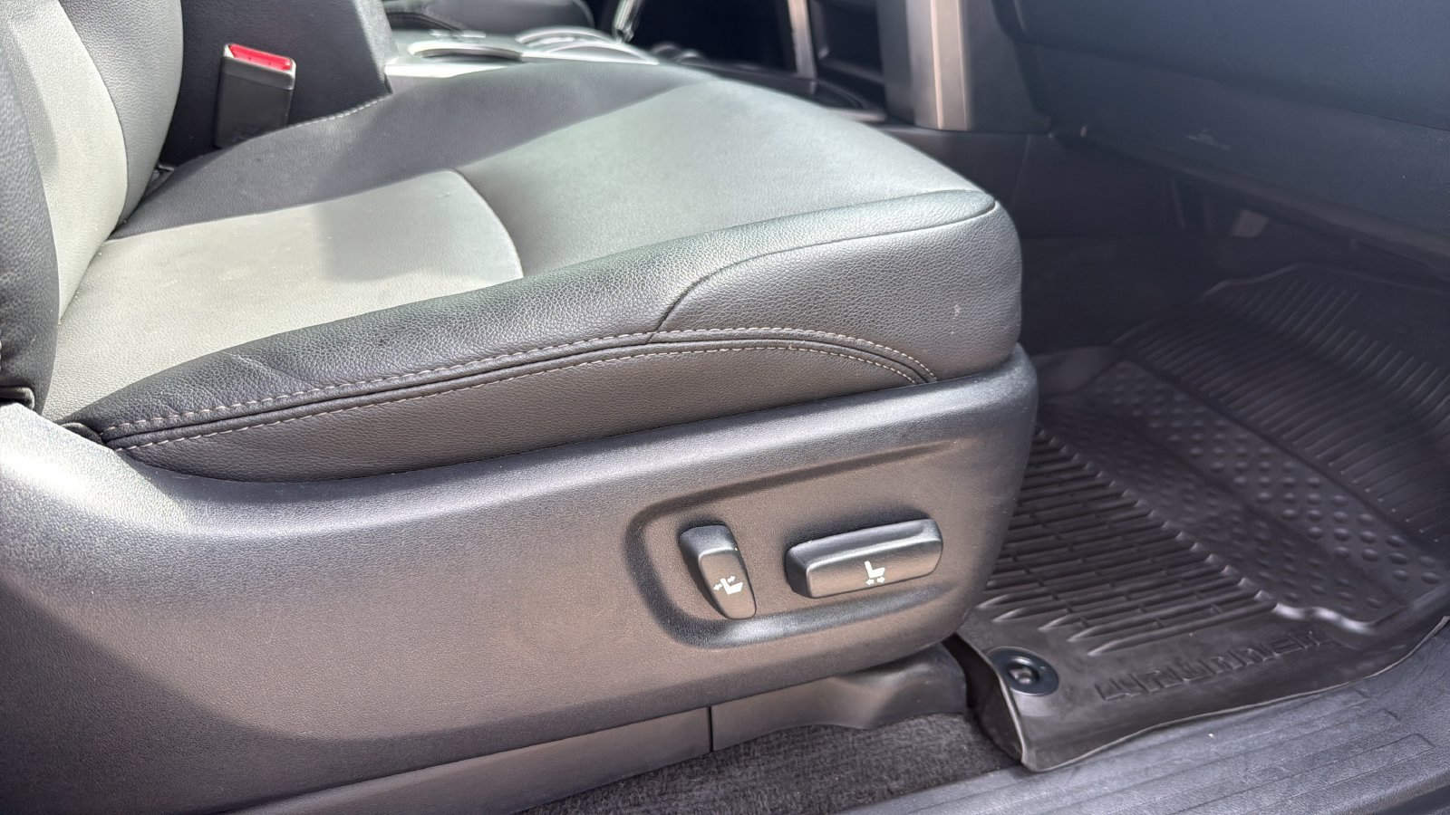 Used 2021 Toyota 4Runner SR5 Premium w/ Moonroof Package RWD image 19