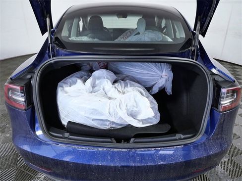 Used 2018 Tesla Model 3 Long Range image 9