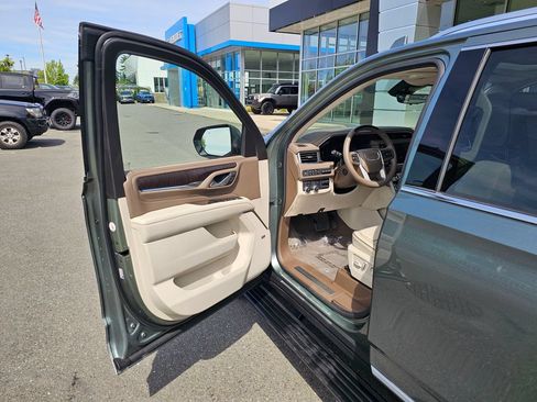 Used 2024 GMC Yukon XL Denali w/ Denali Reserve Package AWD/4WD image 21