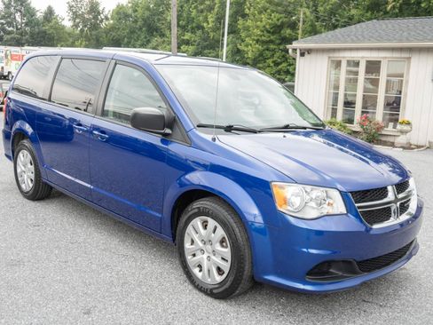 Used 2018 Dodge Grand Caravan SE w/ UConnect Hands-Free Group FWD image 4