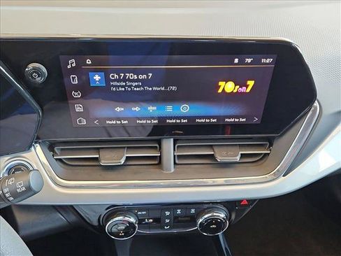 Used 2025 Chevrolet Trax LT FWD image 14