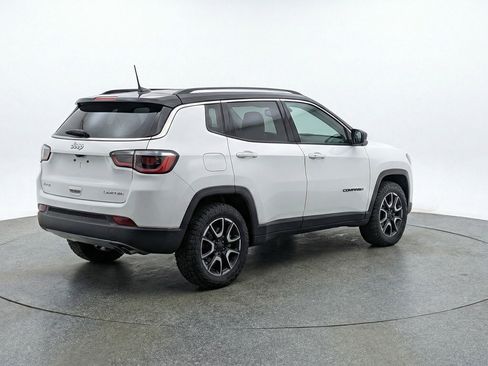 Used 2025 Jeep Compass Trailhawk AWD/4WD image 9
