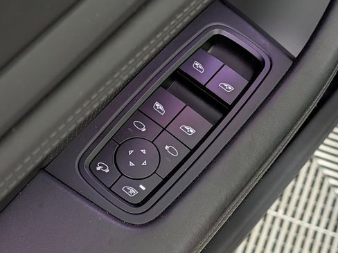 Certified 2022 Porsche Taycan 4S AWD/4WD image 26