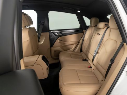 Certified 2026 Porsche Macan AWD/4WD image 34