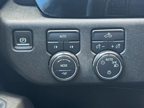Used 2025 Chevrolet Silverado 1500 LT AWD/4WD image 30