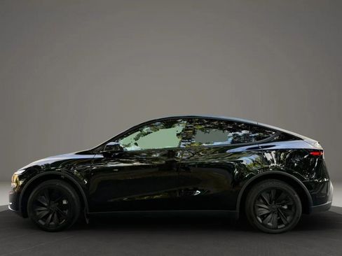 Used 2026 Tesla Model Y Long Range RWD image 12