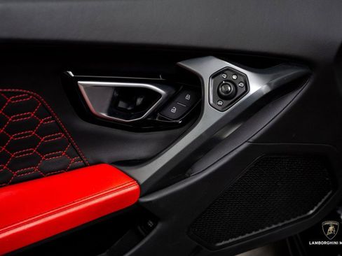 Used 2019 Lamborghini Huracan LP 580-2 image 25