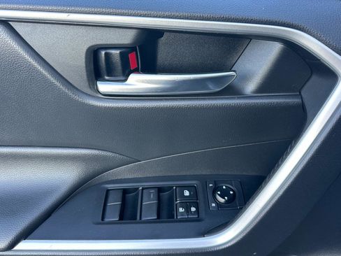 Used 2021 Toyota RAV4 XLE w/ Carpet Mat Package (TMS) image 10