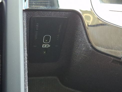 Used 2024 Volvo XC90 B5 Plus AWD/4WD image 27