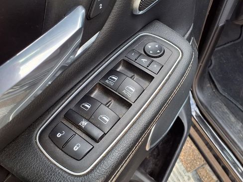 Used 2023 RAM 1500 Laramie AWD/4WD image 19