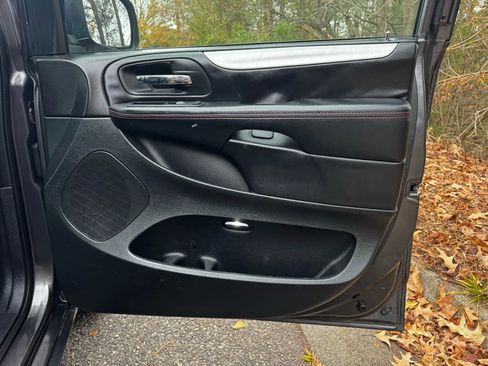 Used 2018 Dodge Grand Caravan GT image 10