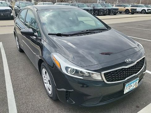 Used 2017 Kia Forte LX image 2