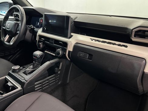 Used 2024 Toyota Tacoma TRD Off-Road image 23