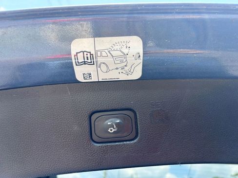 Used 2019 Ford Edge Titanium image 27