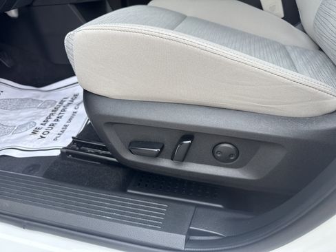 Used 2023 Nissan Rogue SV image 17