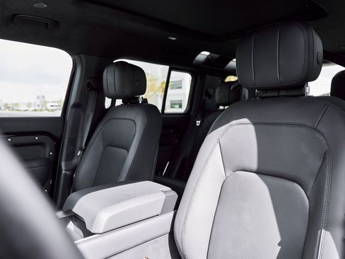 Used 2025 Land Rover Defender 110 V8 image 48