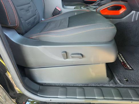 Used 2025 Nissan Frontier PRO-4X AWD/4WD image 9