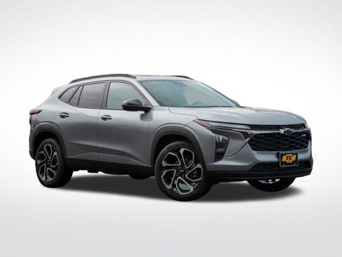 New 2026 Chevrolet Trax RS w/ Driver Confidence Package FWD image 3