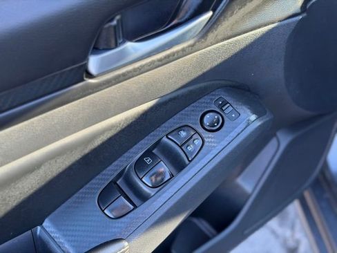 Used 2025 Nissan Altima 2.5 SV image 31