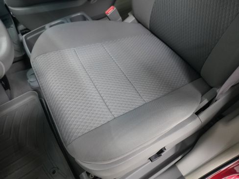 Used 2010 Chrysler Town & Country Touring image 11