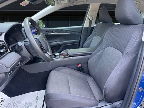 Used 2025 Toyota Camry LE FWD image 2