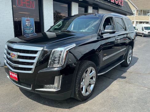 Used 2019 Cadillac Escalade Luxury RWD image 2