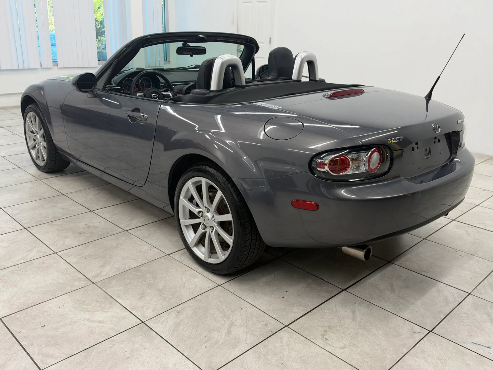 Used 2007 MAZDA MX-5 Miata Grand Touring w/ Premium Pkg RWD image 7
