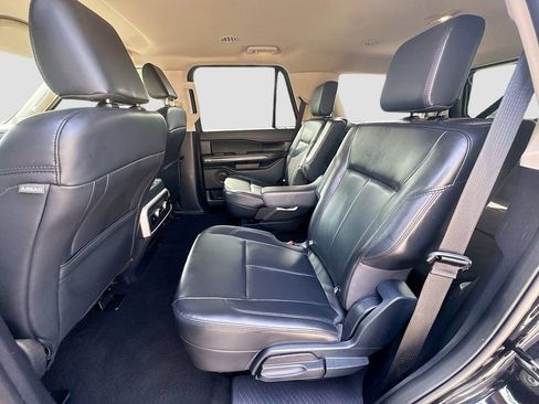 Used 2024 Ford Expedition XLT AWD/4WD image 25