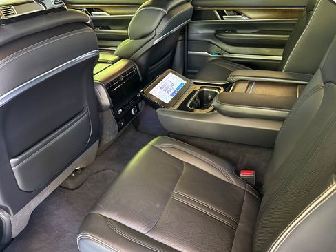 Used 2023 Jeep Grand Wagoneer Series II AWD/4WD image 15