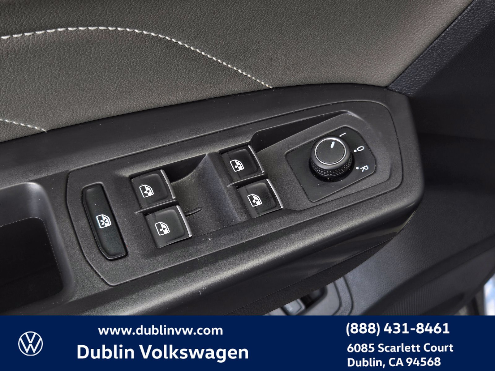 Used 2023 Volkswagen Atlas SE w/ Panoramic Sunroof Package FWD image 11