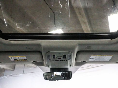 Used 2023 Toyota Highlander XLE FWD image 13