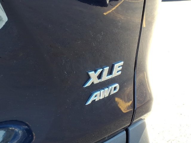 Certified 2022 Toyota RAV4 XLE Premium AWD/4WD image 33
