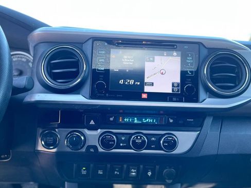 Used 2016 Toyota Tacoma Limited image 15