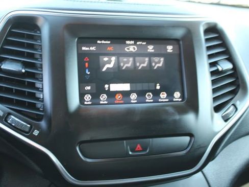 Used 2019 Jeep Cherokee Latitude w/ Popular Appearance Group image 25