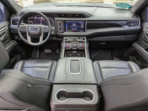 Used 2021 GMC Yukon XL Denali w/ Denali Premium Package image 17