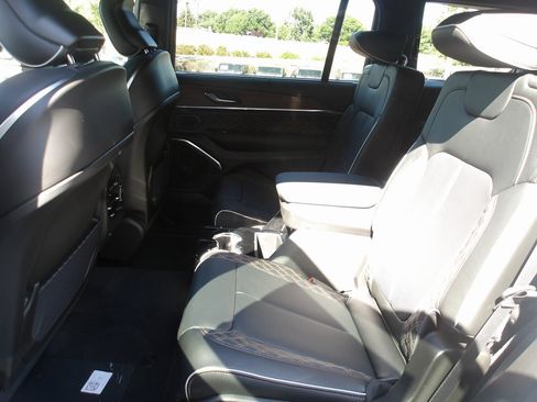 New 2025 Jeep Grand Cherokee L Summit w/ Luxury Tech Group V image 18