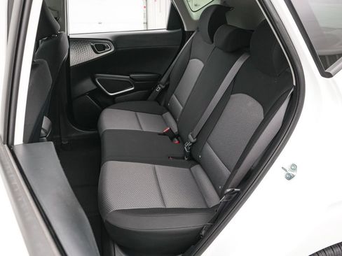 Used 2025 Kia Soul LX w/ LX Technology Package FWD image 19