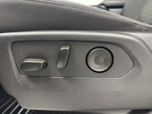 Used 2025 Chevrolet Silverado 1500 LT image 10